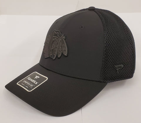 Fanatics Branded Black on Black Flex-fit size M/L - Chicago Blackhawks